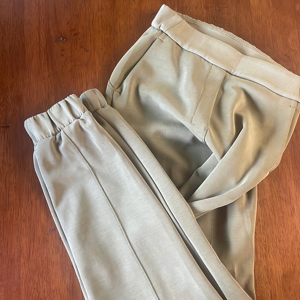 LuLuLemon Softstreme Relaxed HR pant Green, comfy luxury lounge pants 🍀🐍🥝